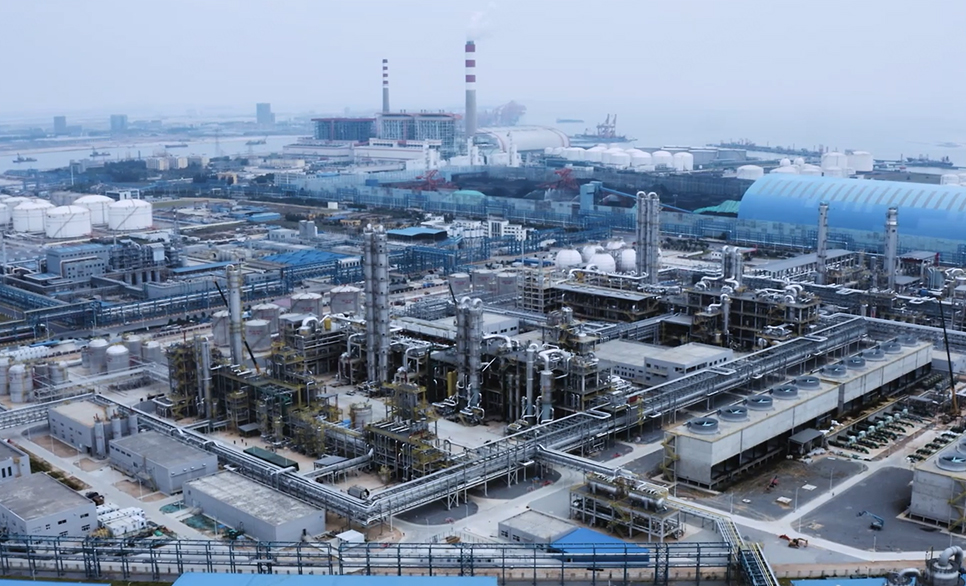 从数据孤岛到智能协同：J9国际集团以工业AI赋能广西华谊打造千亿级石化产业标杆