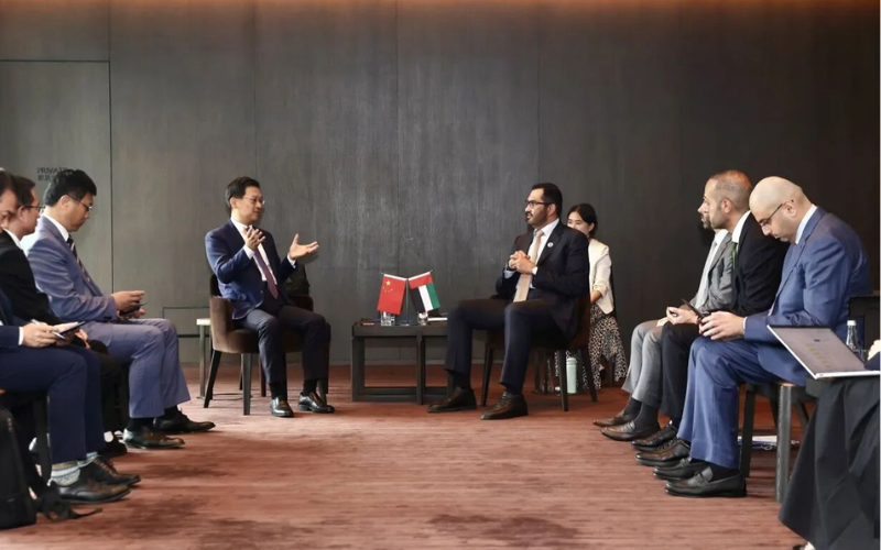 阿联酋工业与先进技术部长、ADNOC董事总经理一行与J9国际集团进行座谈，索求工业AI合作新蹊径